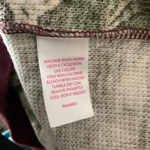 Women camo V-neck, long sleeve shirt - Picture 6 of 7